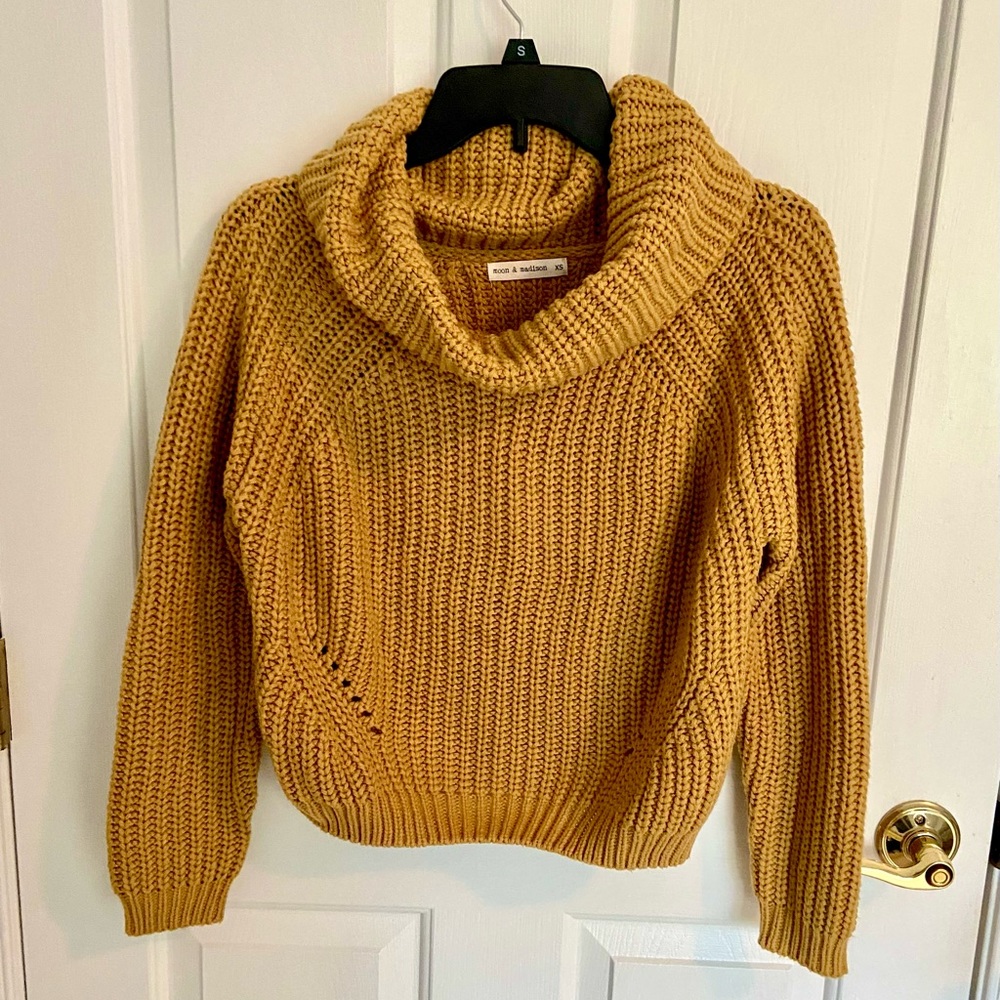 Moon & Madison Yellow Cropped Knit Sweater